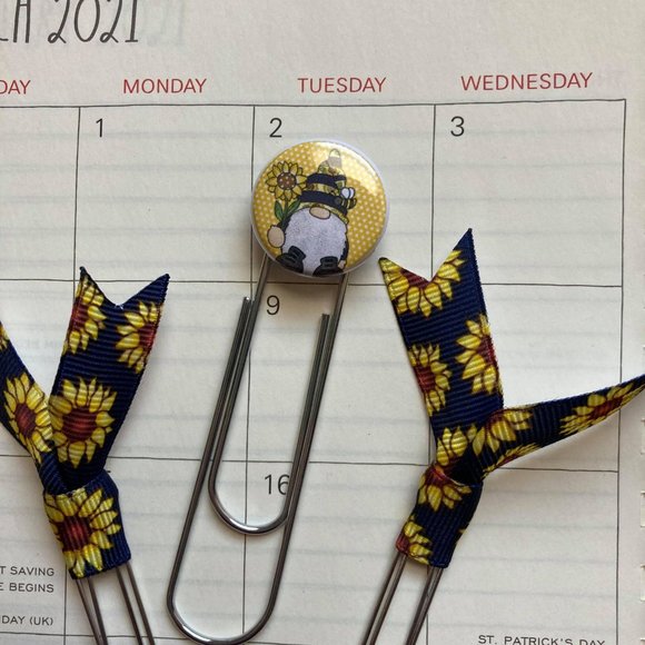 Gnome with Sunflowers Planner Clip Set Paperclips - Picture 3 of 3